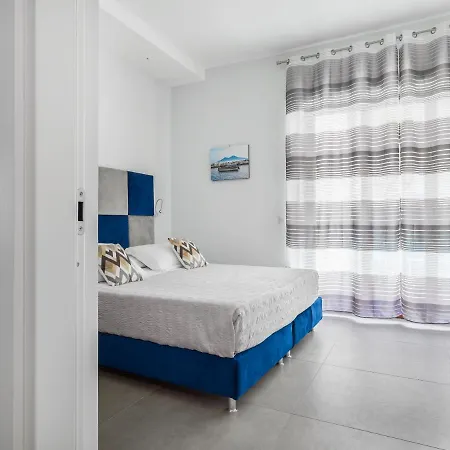 Azzurro Park - De Vivo Realty Apartment *