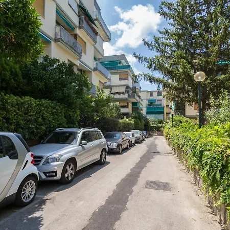 De Vivo Realty - Azzurro Park Suite Sorrento *