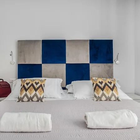 Azzurro Park - De Vivo Realty Apartment