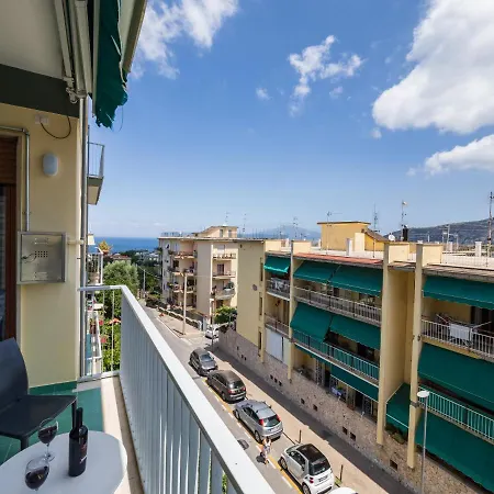 Azzurro Park - De Vivo Realty Apartment *