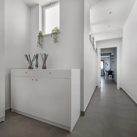 De Vivo Realty - Azzurro Park Suite Sorrento *