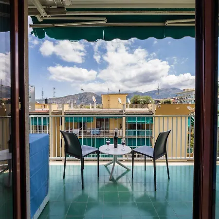 Azzurro Park - De Vivo Realty Apartment