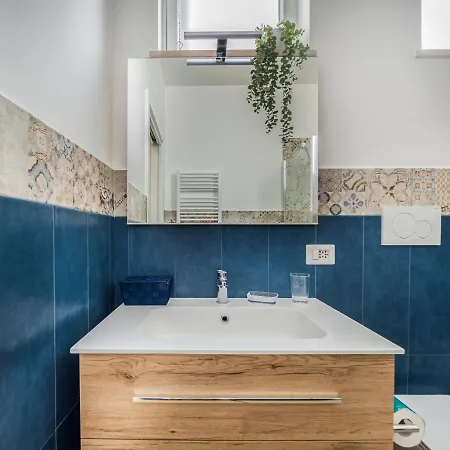 Azzurro Park - De Vivo Realty Apartment *