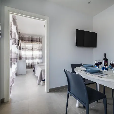 De Vivo Realty - Azzurro Park Suite Sorrento *