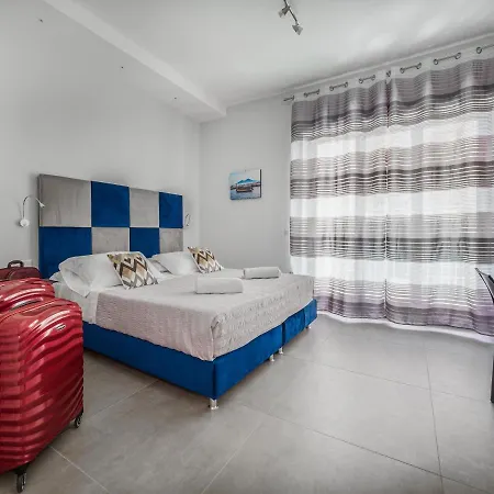 Azzurro Park - De Vivo Realty *