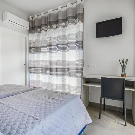 De Vivo Realty - Azzurro Park Suite Sorrento