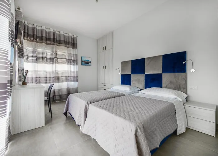 Azzurro Park - De Vivo Realty *