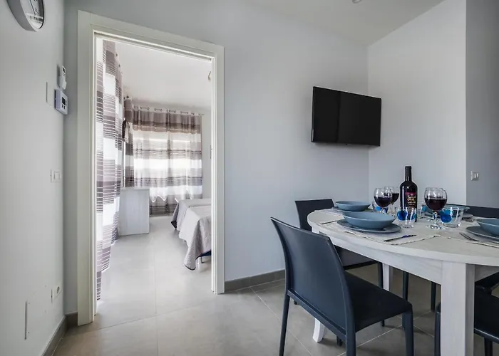 Azzurro Park - De Vivo Realty *