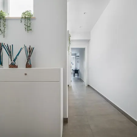 Azzurro Park - De Vivo Realty 아파트