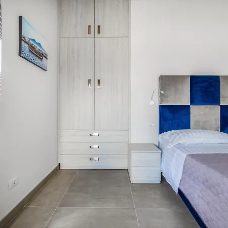 Azzurro Park - De Vivo Realty 아파트 *